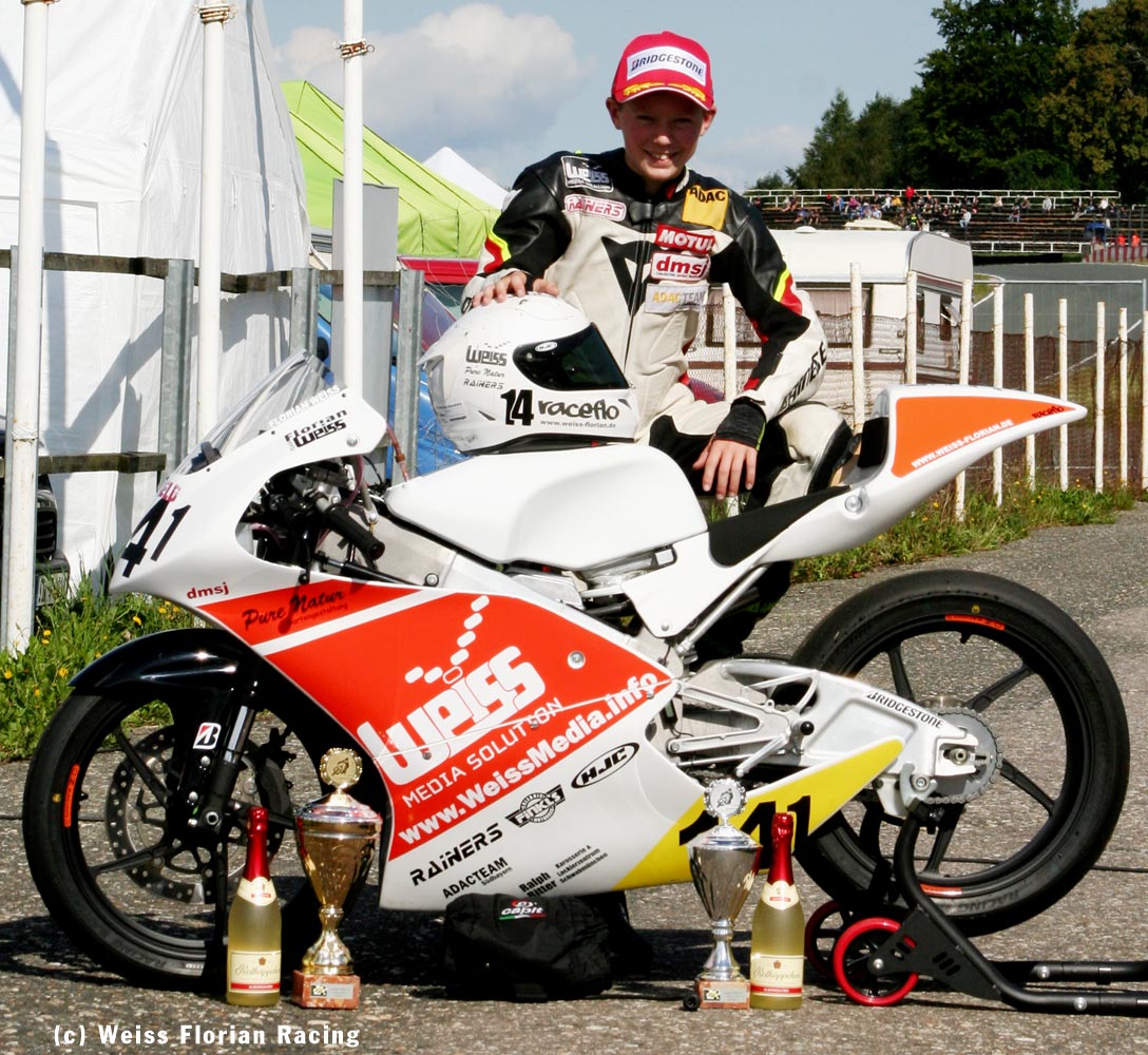 Florian Weiß #141 nach den Rennen auf der Rennstrecke in Schleiz mit seiner Honda NSF 250 R Moto3
