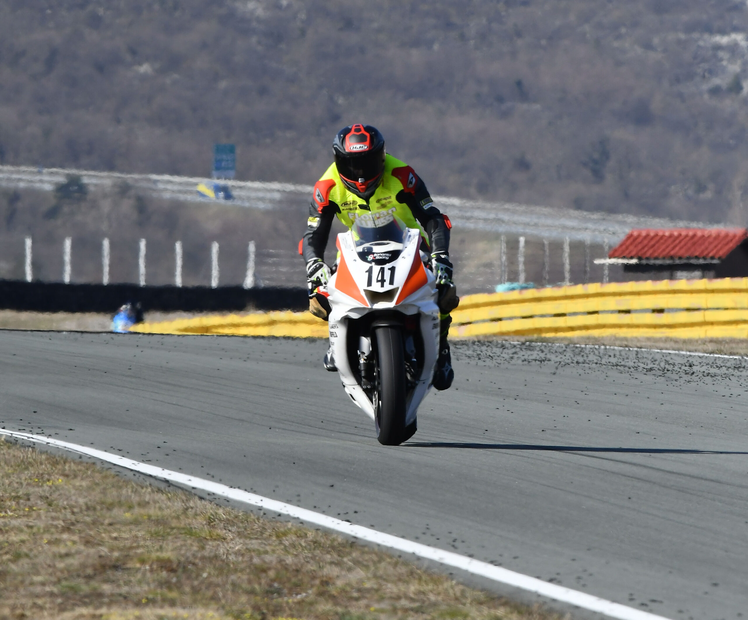 Florian Weiß #141 beim Motorrad-Training mit Yamaha R6 auf der Rennstrecke in Grobnik / Rijeka / Kroatien